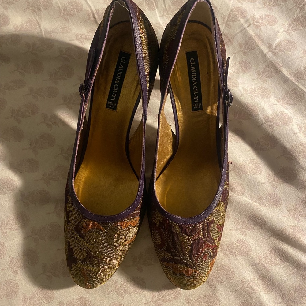 CLAUDIA CIUTI Vintage embroidered heels